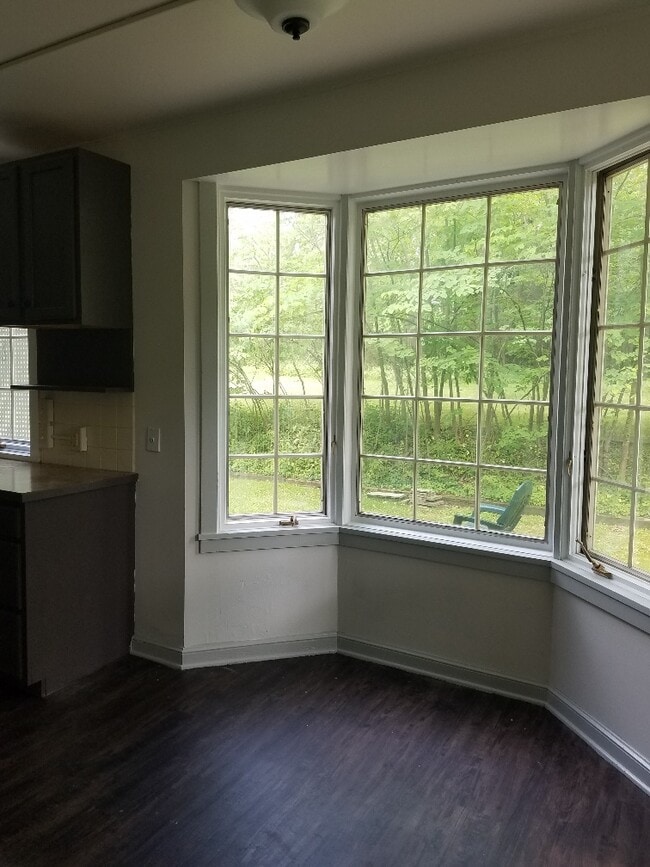 Building Photo - 115 Llenroc Ct