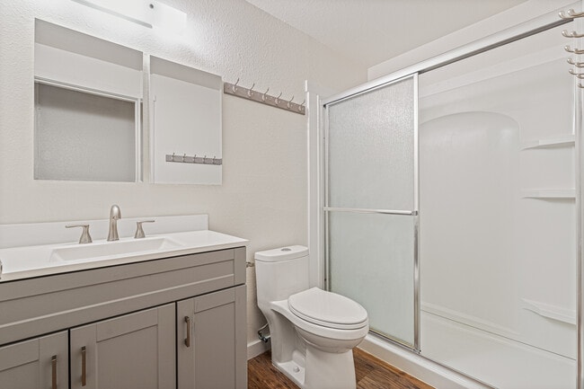 Photo - 653 Myrtine St Unit A