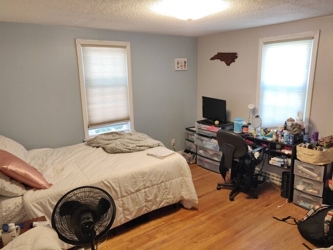 Photo - 4-Bedroom Home for Rent in the Heart of Si...