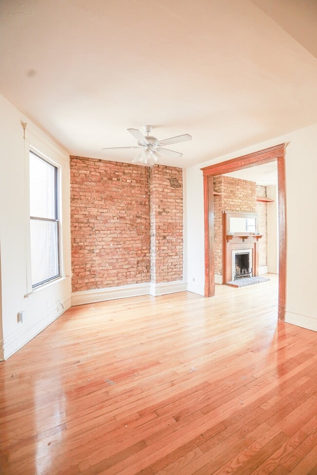 Building Photo - 840 W Cornelia Ave Unit 1