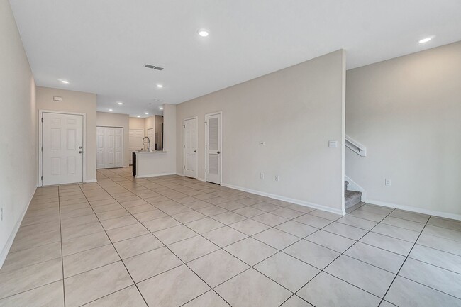 Photo - 920 Observatory Pkwy