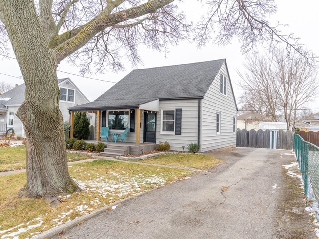 Photo - 568 Cromwell St