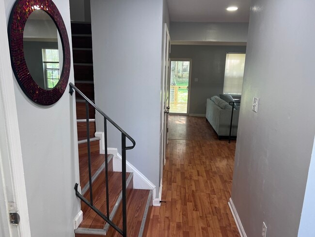 Photo - 5627 Onslow Way