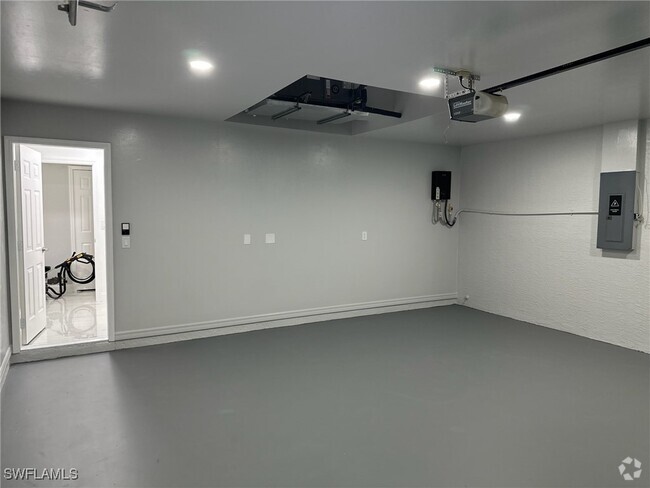 Building Photo - 4206 SW 7th Ave Rental