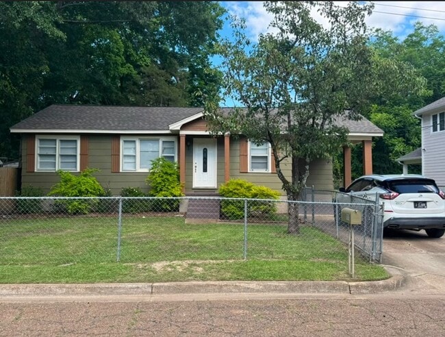 Move-In Ready 3BR Rental in Convenient Starkville Location - Move-In Ready 3BR Rental in Convenient Starkville Location
