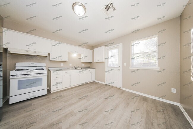 Photo - 8801 S Fairview Dr