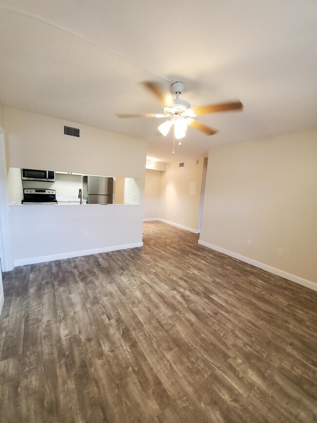 Photo - 6040 Shaker Wood Cir