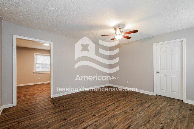 Photo - 308 Josanna St