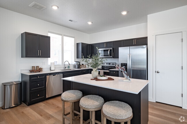 3BR, 2.5 - 1.826SF - Dining Room/Kitchen