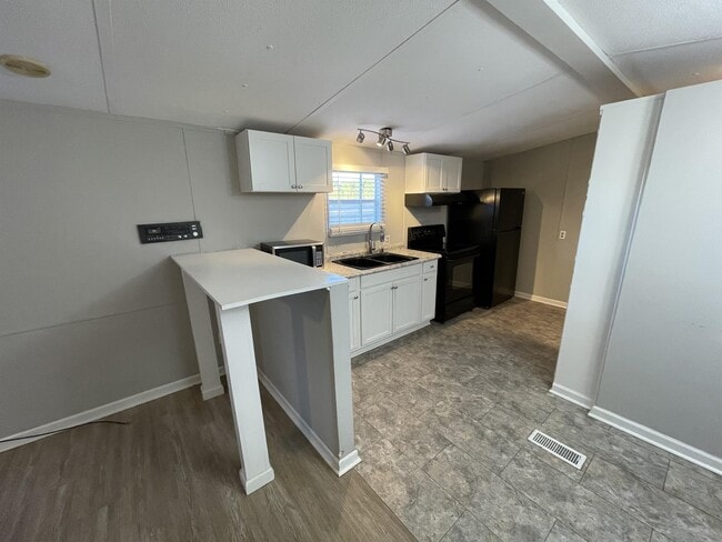 Photo - 724 Graham Dr