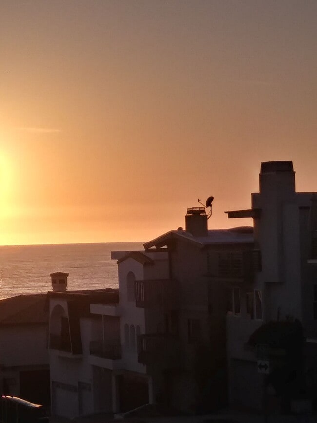 500 Feet from the Ocean - 206 15th St Unit B