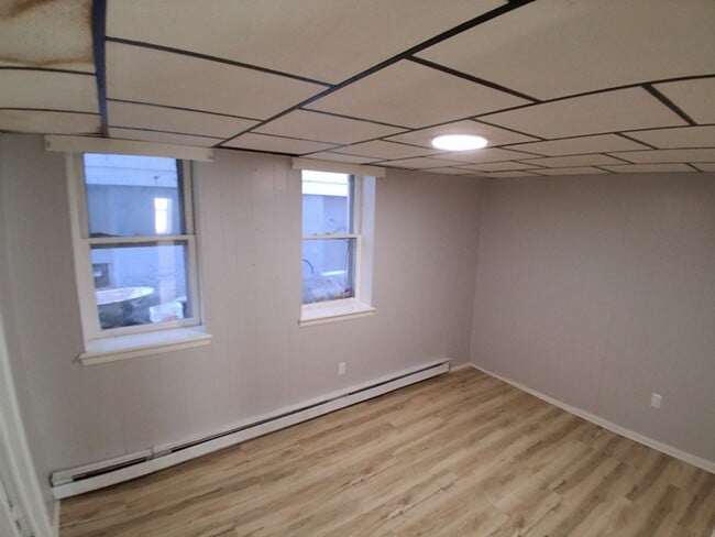 Building Photo - 65-67 Railroad Street Unit 1