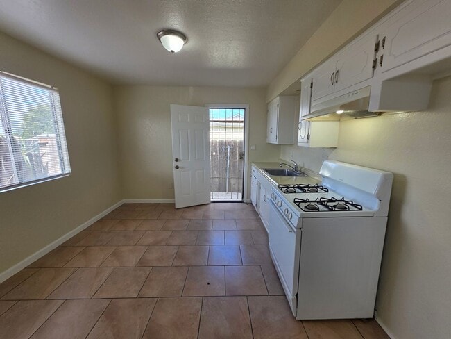 Photo - 2009 Oregon St Unit B