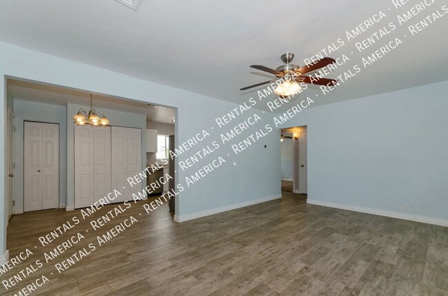 Photo - 1420 N Winstel Blvd