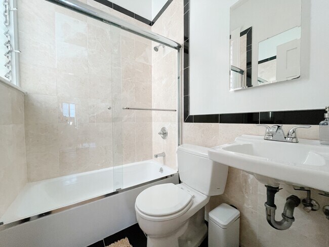 Photo - 180 Bernard St