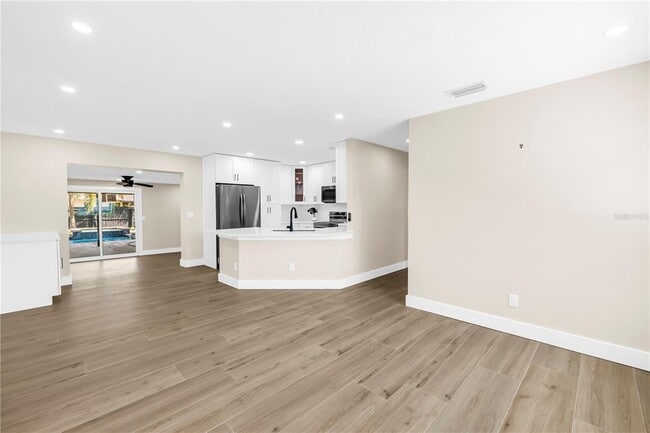 Photo - 4891 Venetian Blvd NE House