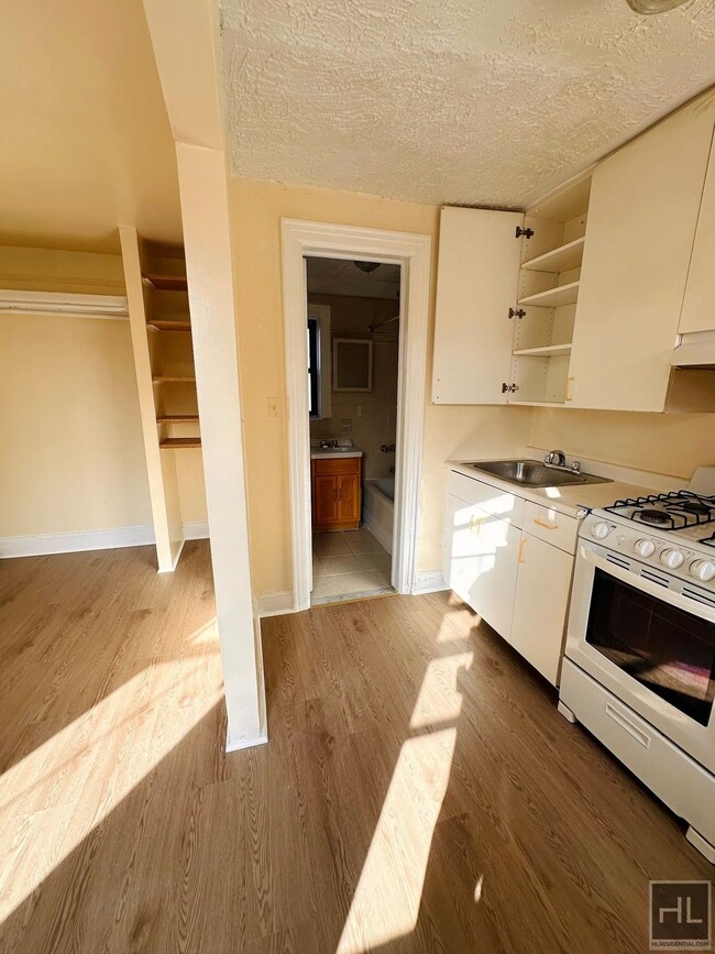 Photo - 403 E 6th St Unit 2E