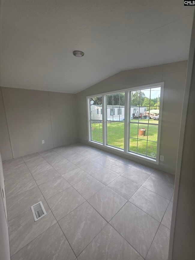 Photo - 1527 Middlepen Rd SE