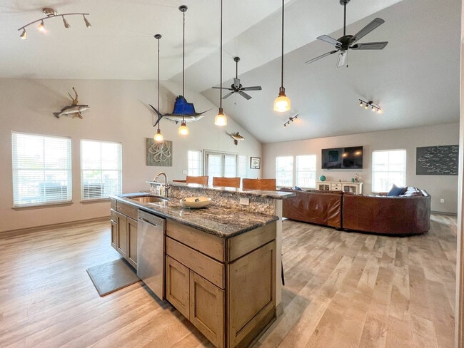 Photo - 4037 Summit Dr Unit ID1268402P