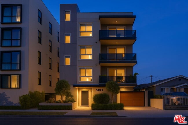 Building Photo - 5813 Lexington Ave Unit 202 Rental