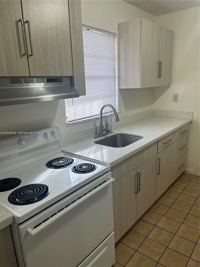 Photo - 2255 W 55th St Unit 2