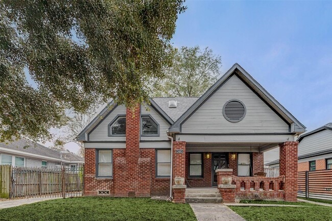 Photo - 2410 Cleburne St