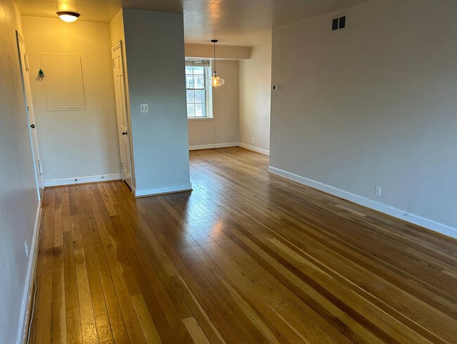 Photo - 3024 S Buchanan St Unit B2