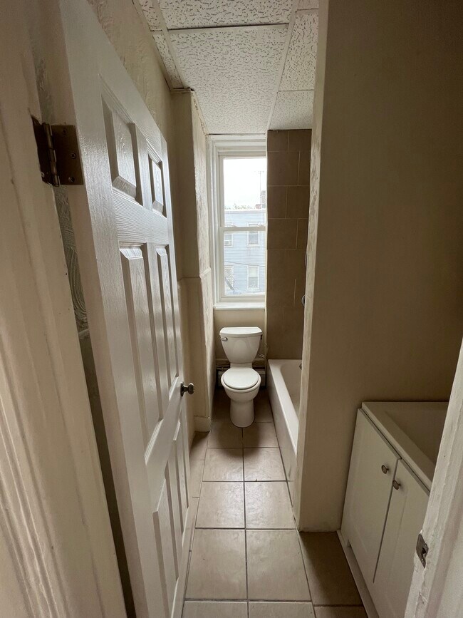 Photo - 76 Hague St Unit 2R