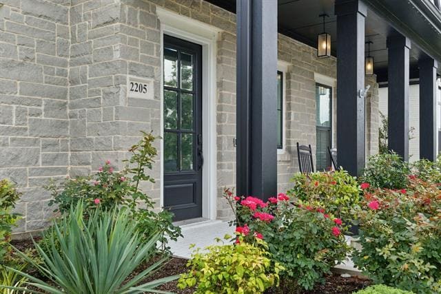 Photo - 2205 Sandrellan St