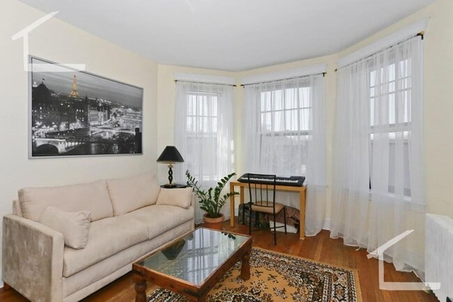 Building Photo - 70 Strathmore Rd