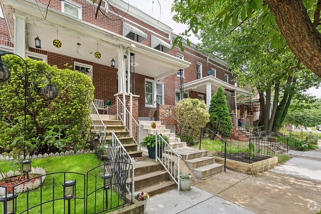Building Photo - 752 Melville Ave Rental