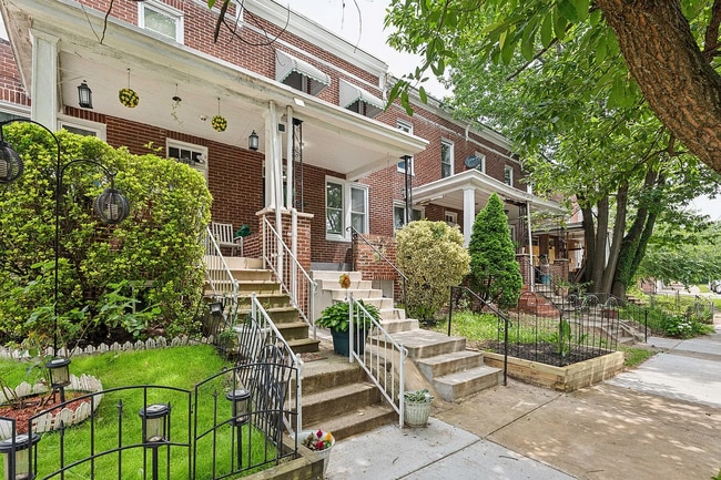Building Photo - 752 Melville Ave Rental