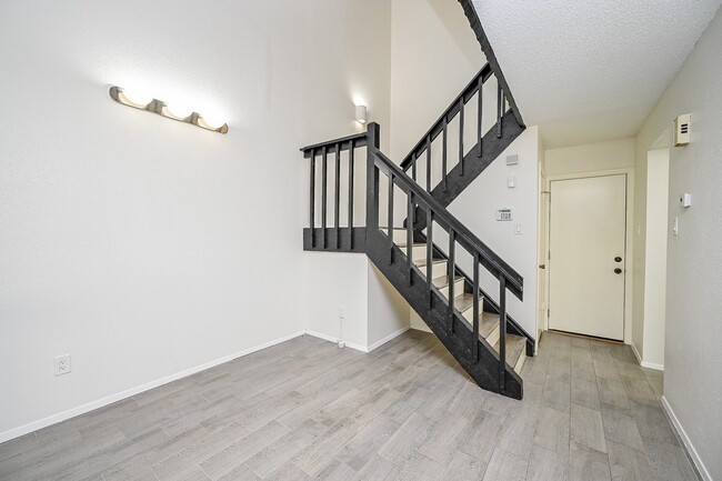 Photo - 12916 Wirevine Ln Unidad 243