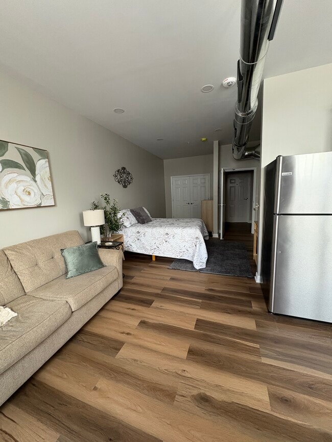 Building Photo - 111 E Main St Unit APT A