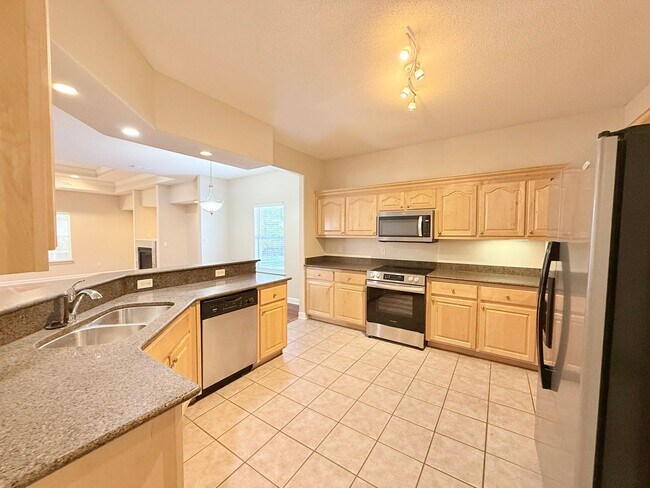 Photo - Spacious 3 Bed/2 Bath Home - 0.82 Acre Lot