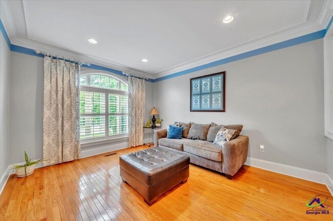 Photo - 210 Kenna Way