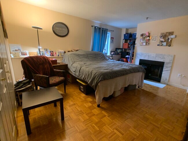 Photo - 147 Kelton St Unit 715