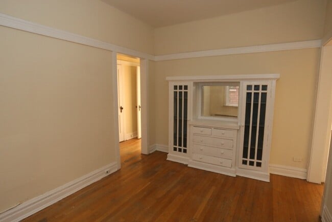 710 W Barry Ave Unit B3