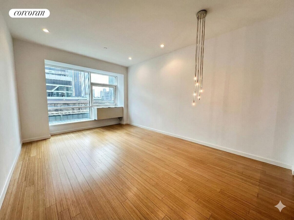 Photo - 24-15 Queens Plaza N