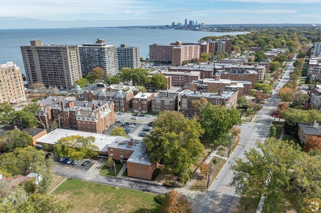 Shady Cove Apartments