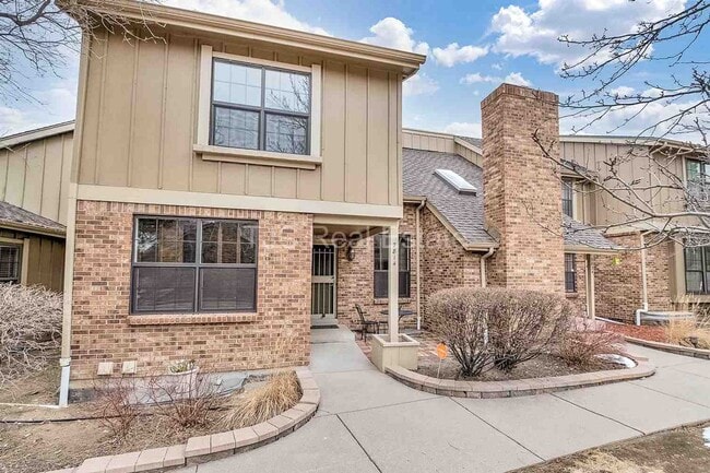 Building Photo - Townhome in the Cherry Creek School District!