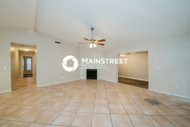 Photo - 3 Bedroom Pet-Friendly Home in SARASOTA, FL with Main Street Renewal