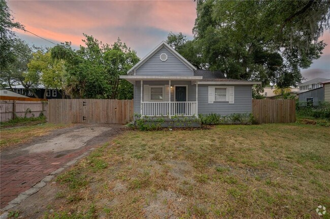 Building Photo - 812 E Bryan St Rental