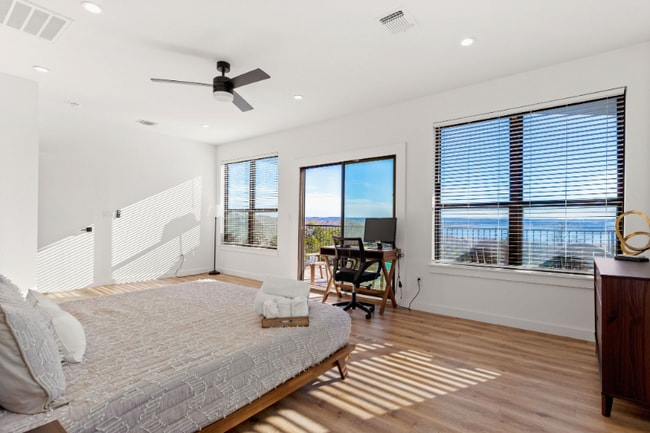 Photo - 1619 Lakeshore Dr