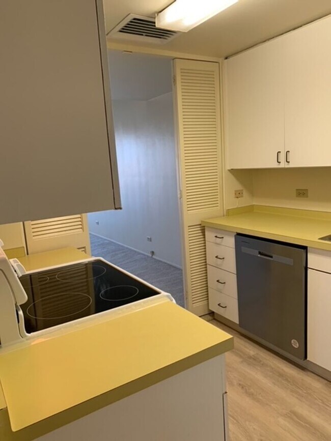 Photo - Harbor Square Condo - 1 bedroom, 1 bath un...