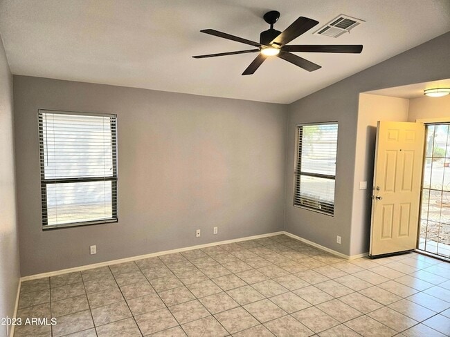 Photo - 15734 W Young St