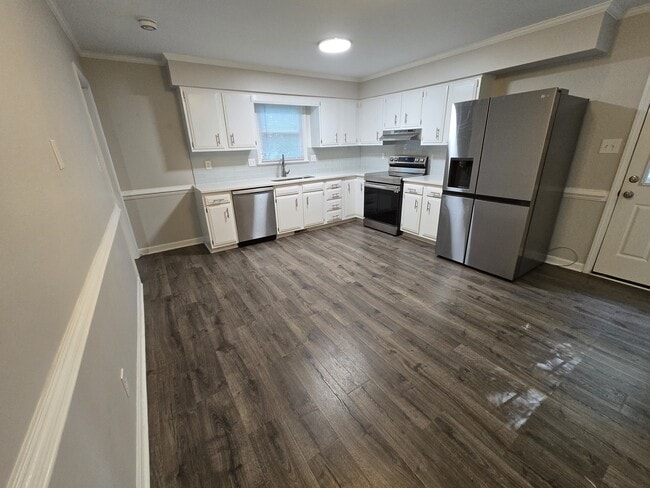 5906 Applewood Ln