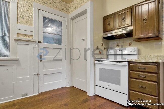 Photo - 902 N 77th St