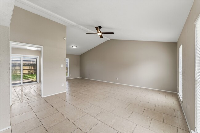 Photo - 16958 Jenikay St