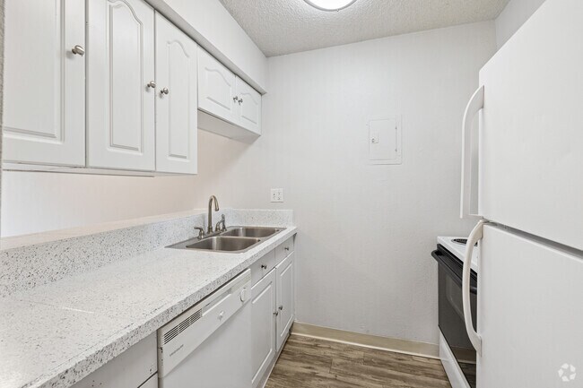 3BR, 2BA - 1,130SF - Kitchen